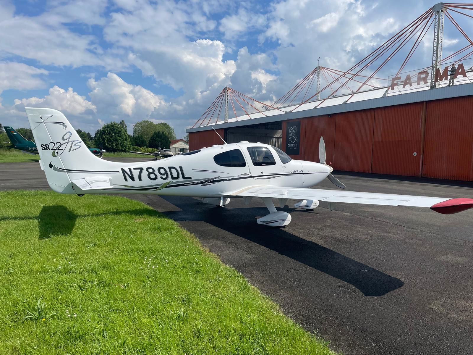 2006 Cirrus SR22 G2 - Exterior