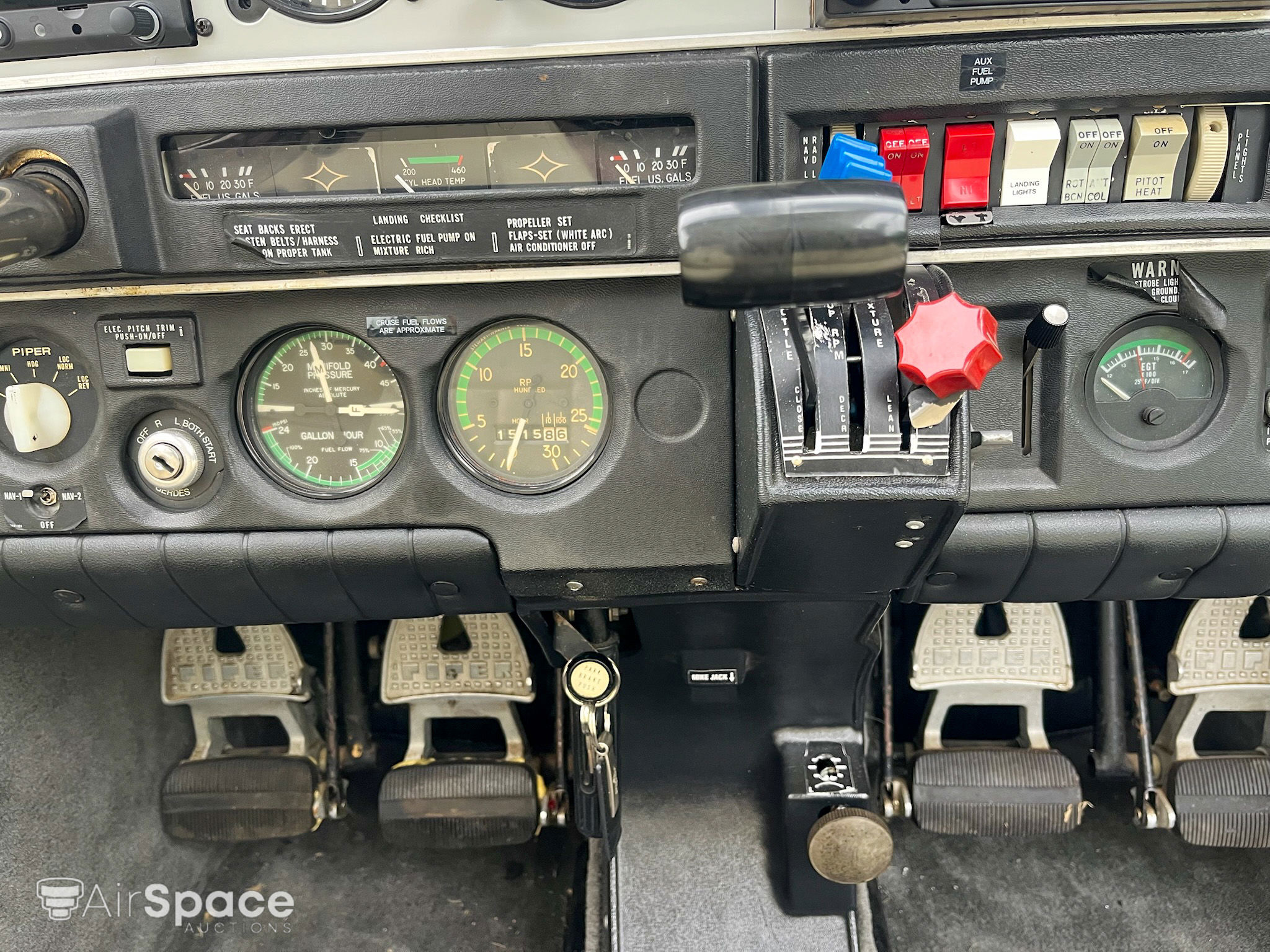 1979 Piper PA-28-201T Turbo Dakota - Interior