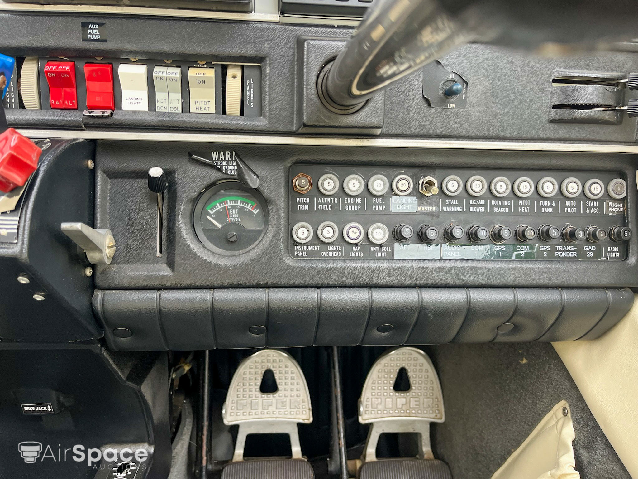 1979 Piper PA-28-201T Turbo Dakota - Interior