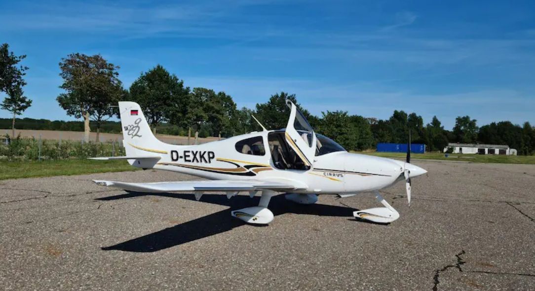 2004 Cirrus SR22 G2 - Exterior