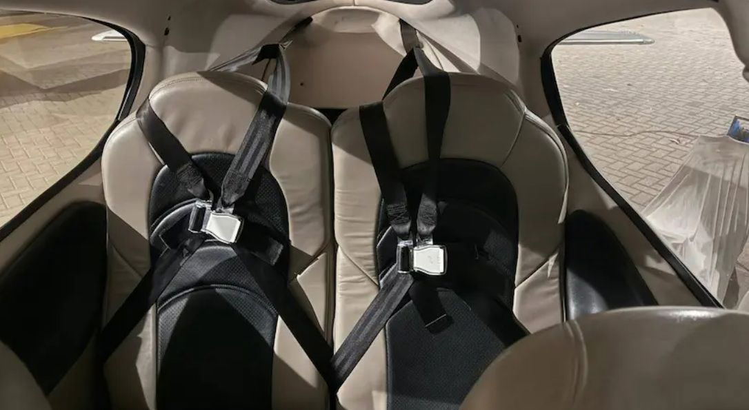 2004 Cirrus SR22 G2 - Interior
