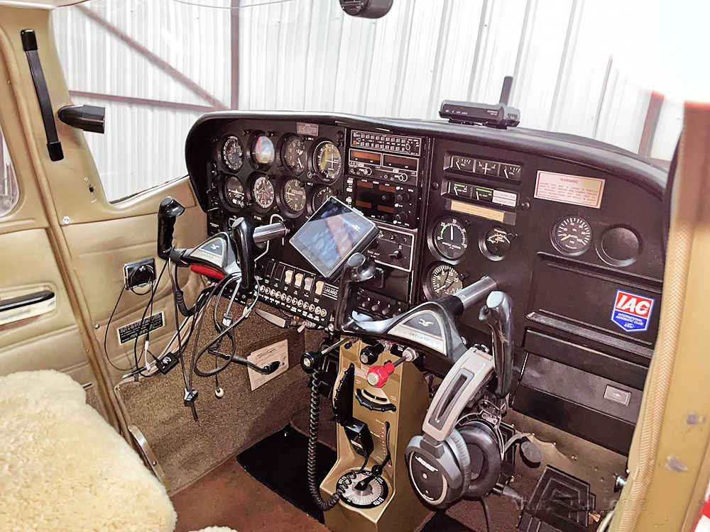 1969 Cessna 182M Skylane - Interior