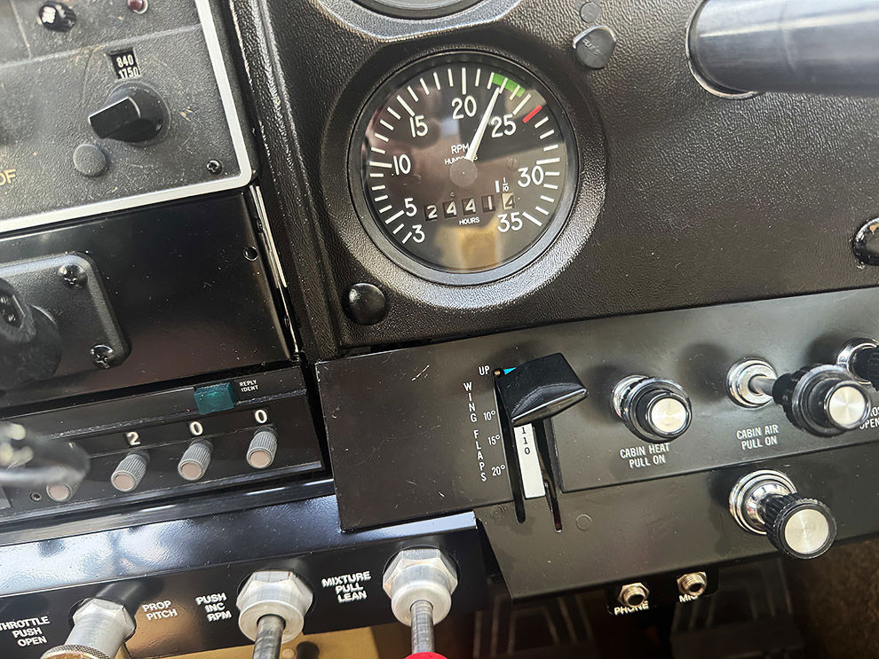 1969 Cessna 182M Skylane - Interior
