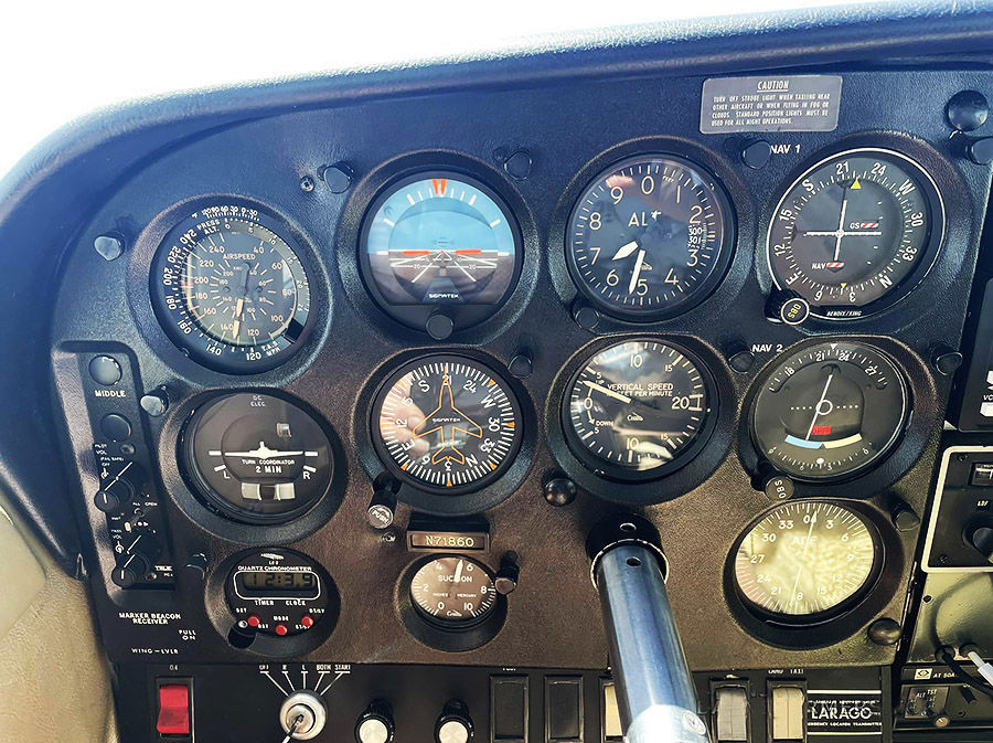 1969 Cessna 182M Skylane - Interior