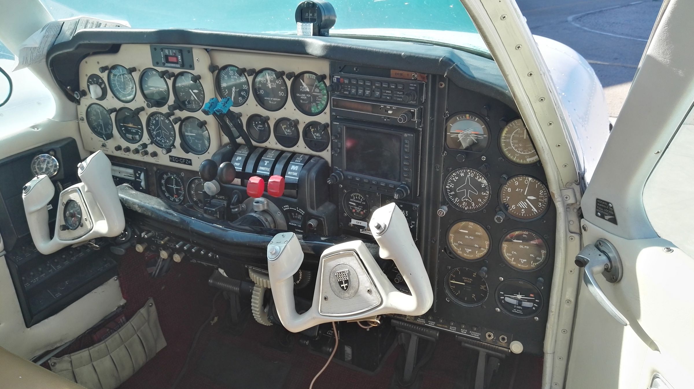 1973 Beechcraft Baron 58 - Interior