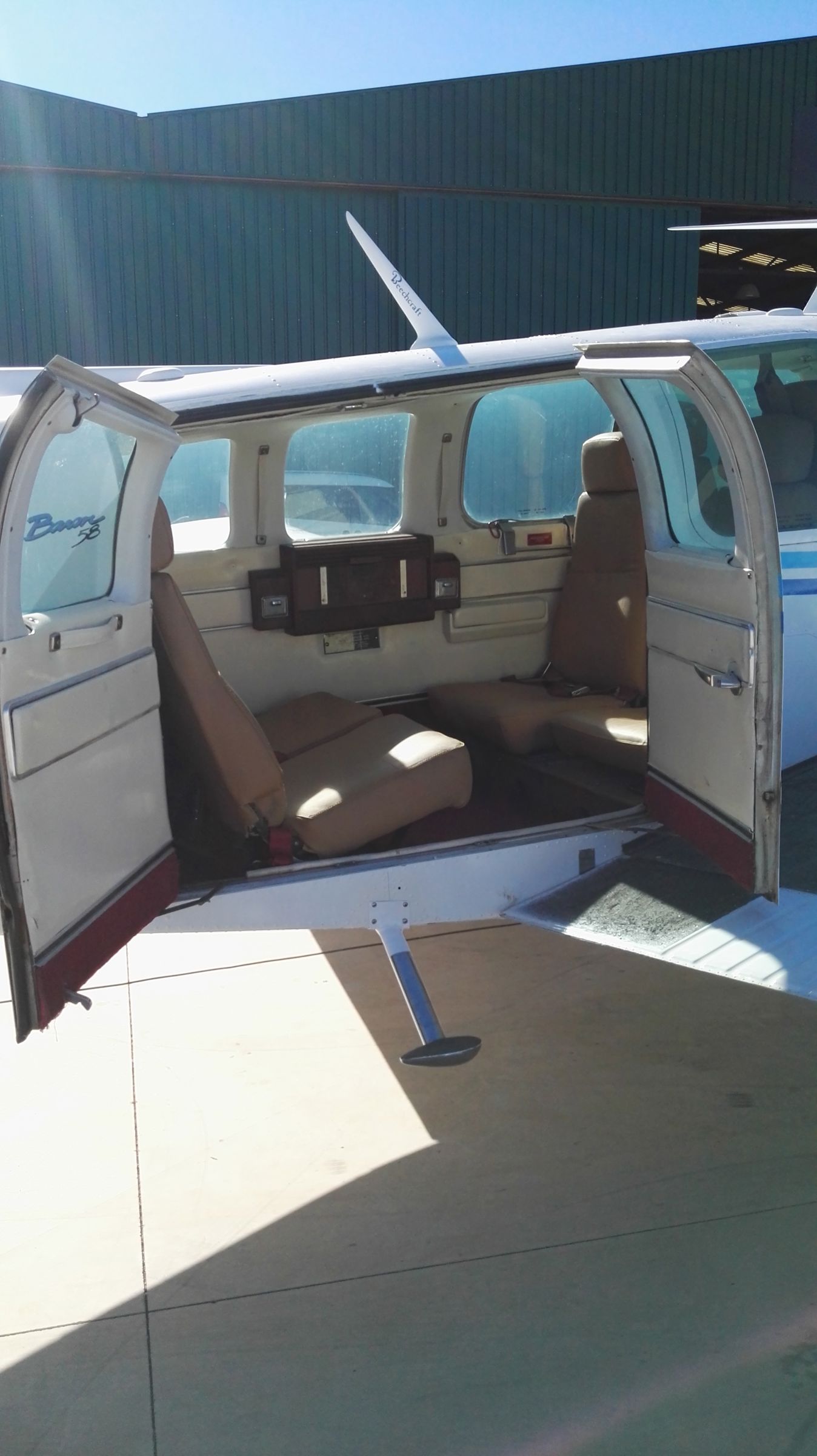 1973 Beechcraft Baron 58 - Interior