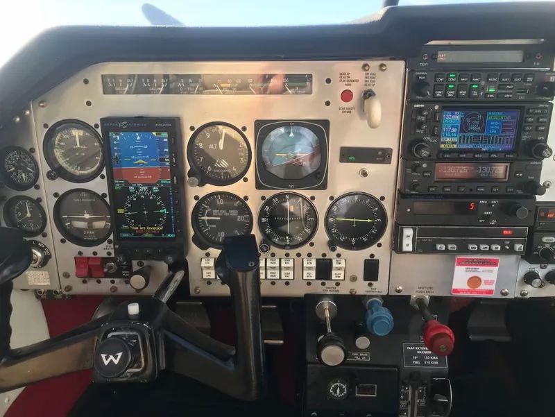 1987 Mooney M20J 201 - Interior