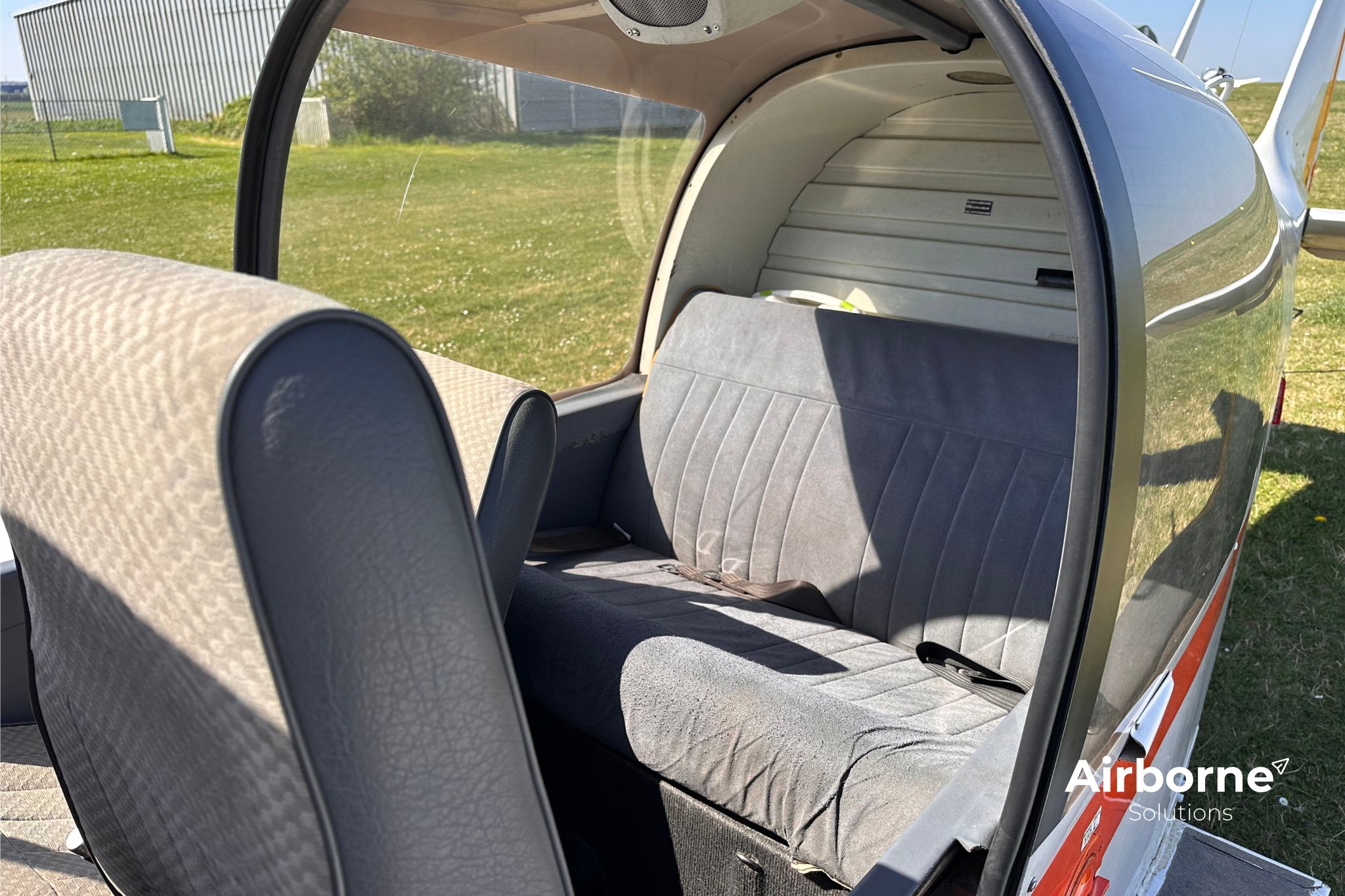 1970 Robin DR-400 108 Dauphin 80 2+2 - Interior