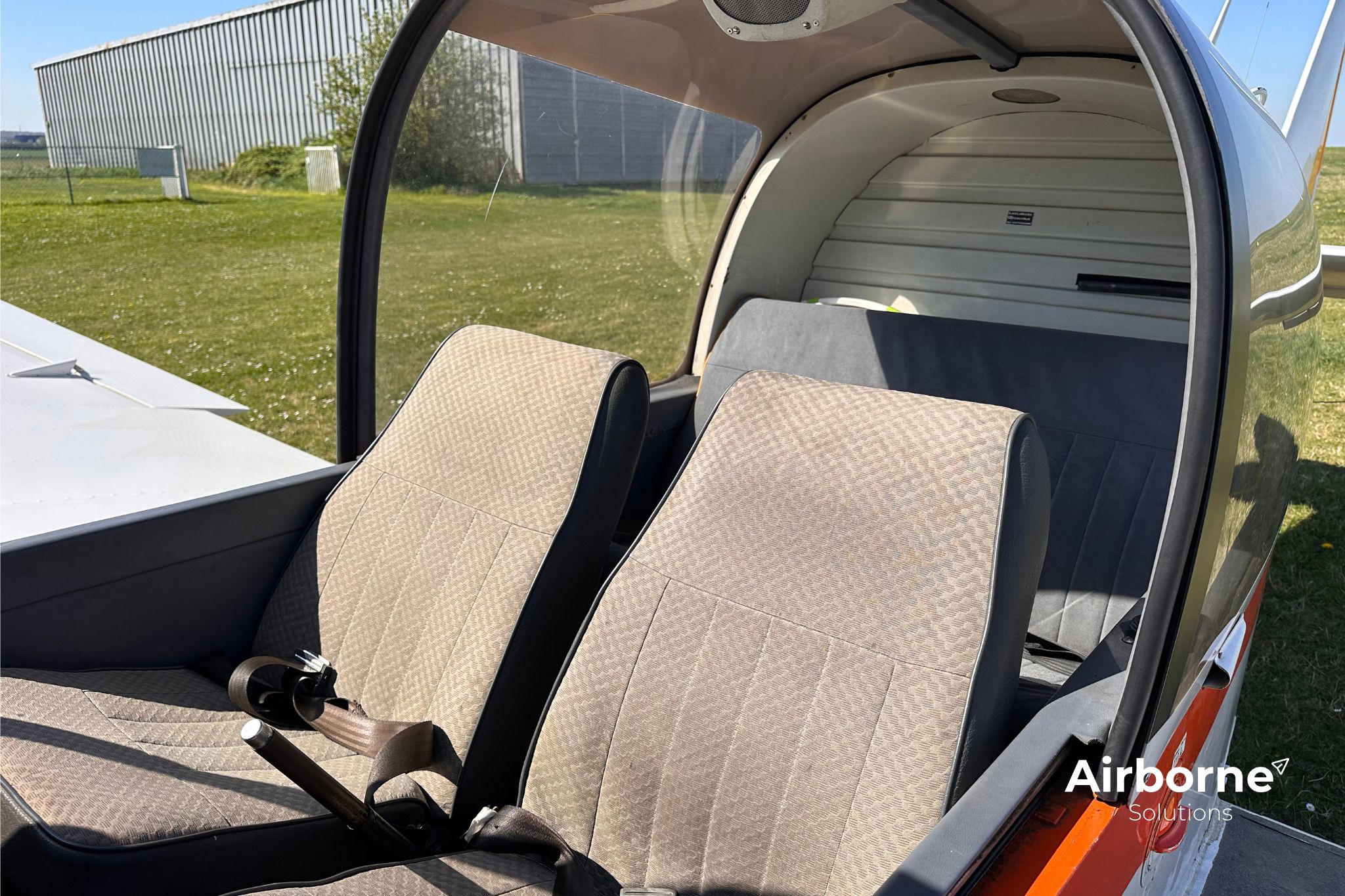 1970 Robin DR-400 108 Dauphin 80 2+2 - Interior