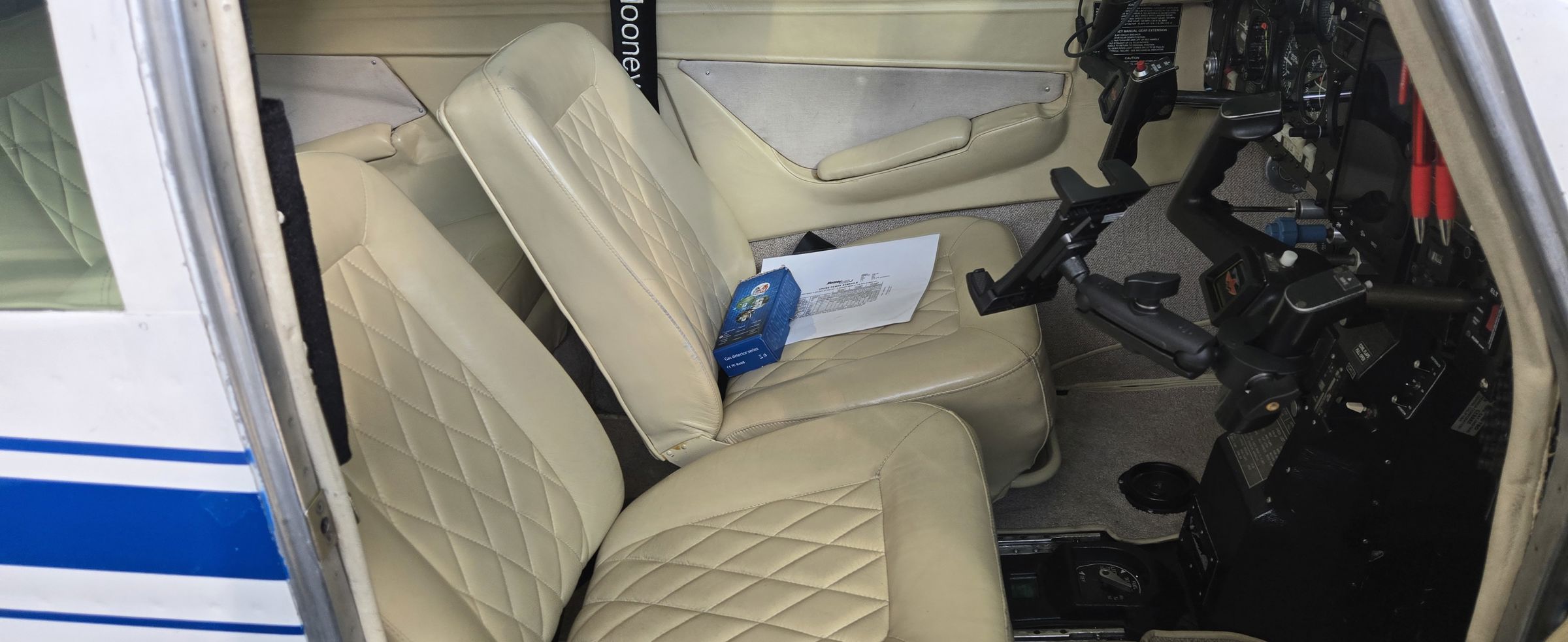 1979 Mooney M20J 201 - Interior