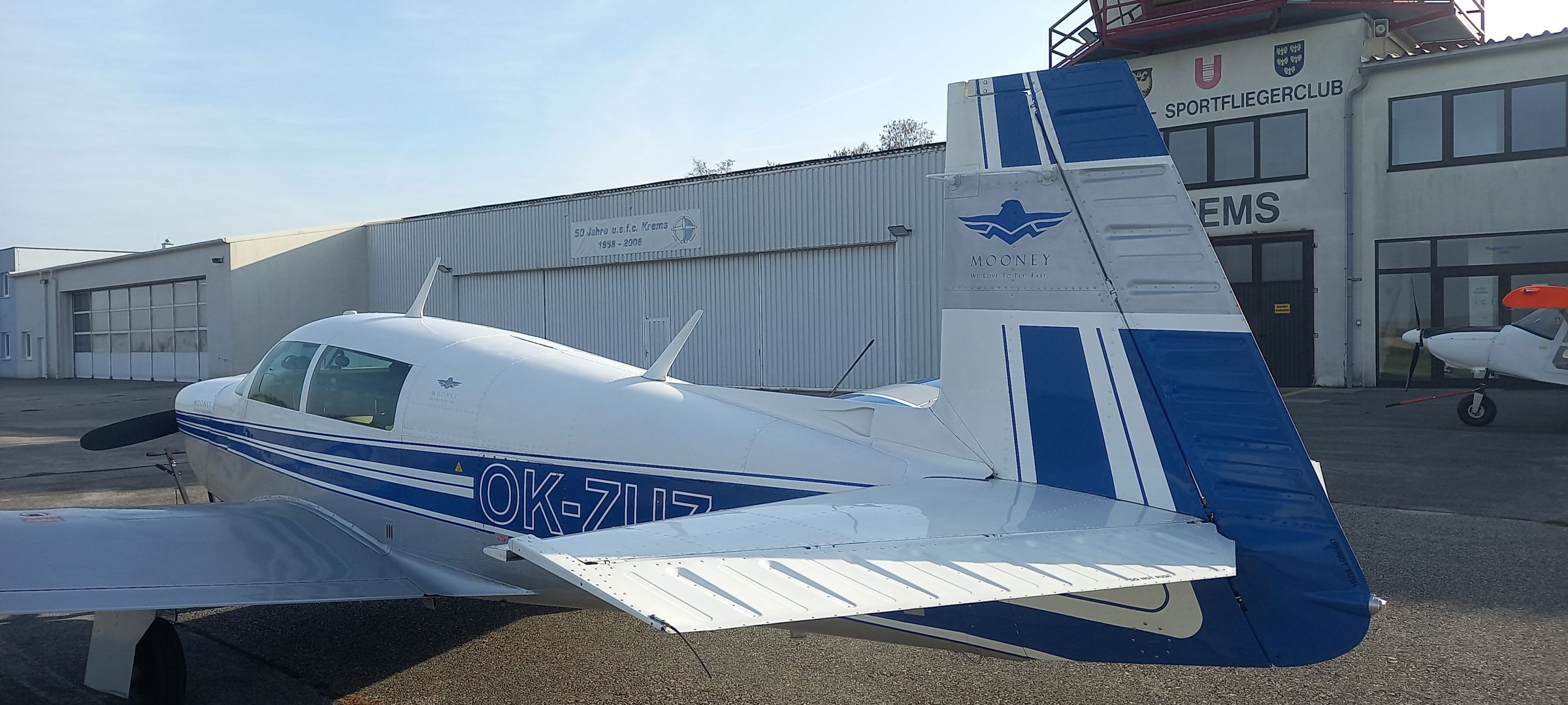1979 Mooney M20J 201 - Exterior