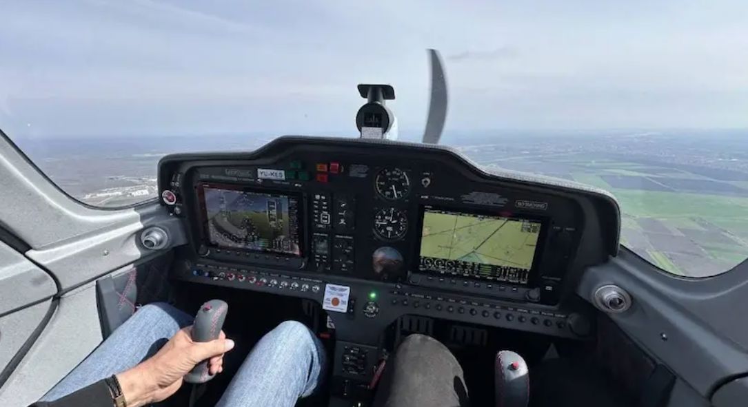 2024 Alpi Aviation Pioneer 400 - Interior