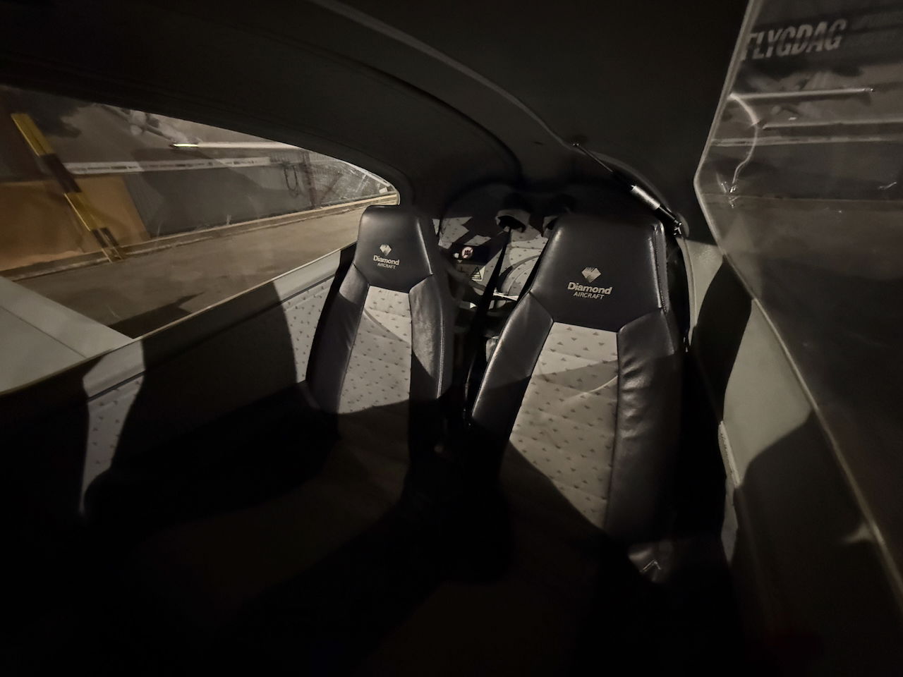 2004 Diamond DA40 D - Interior