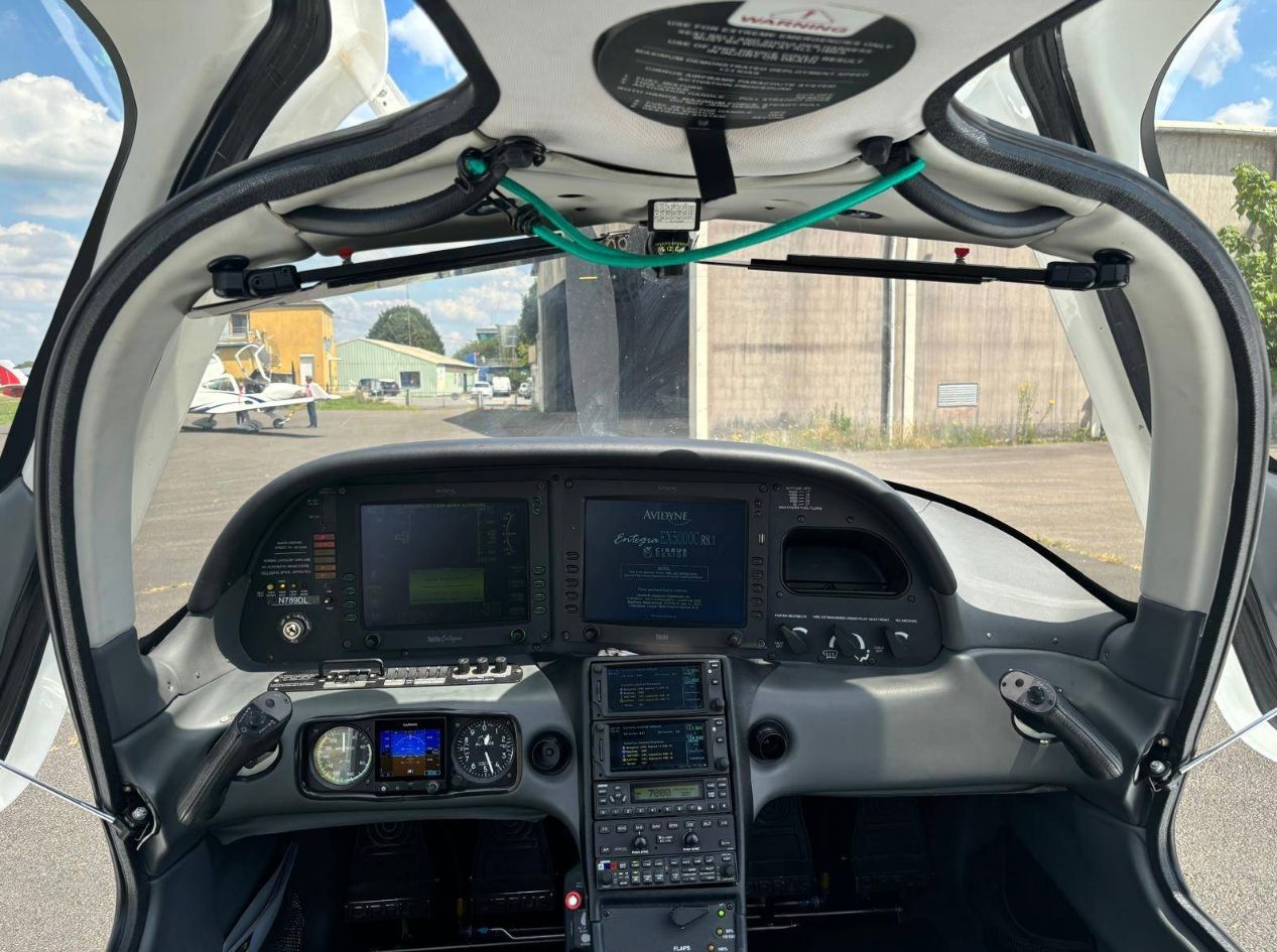 2006 Cirrus SR22 G2 GTS - Interior