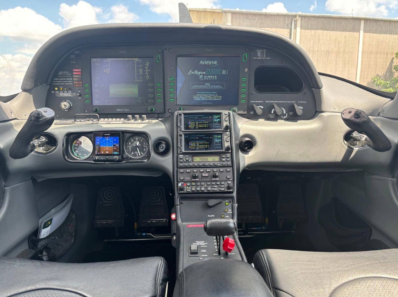 2006 Cirrus SR22 G2 GTS - Interior