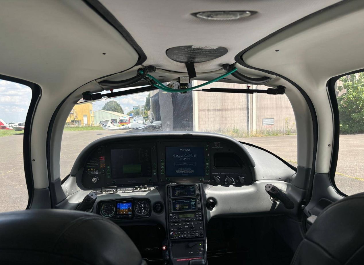 2006 Cirrus SR22 G2 GTS - Interior