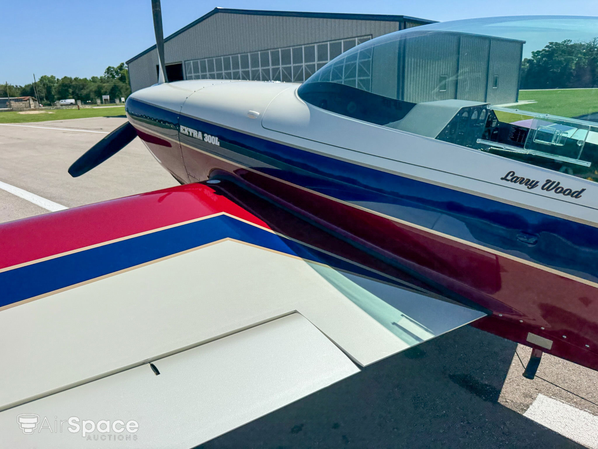 1999 Extra EA-300 L - Exterior