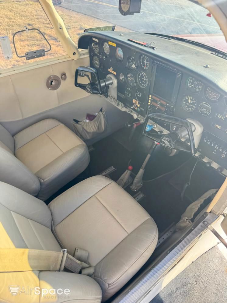 1960 Piper PA-24-250 Comanche - Interior