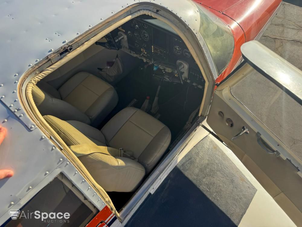 1960 Piper PA-24-250 Comanche - Interior
