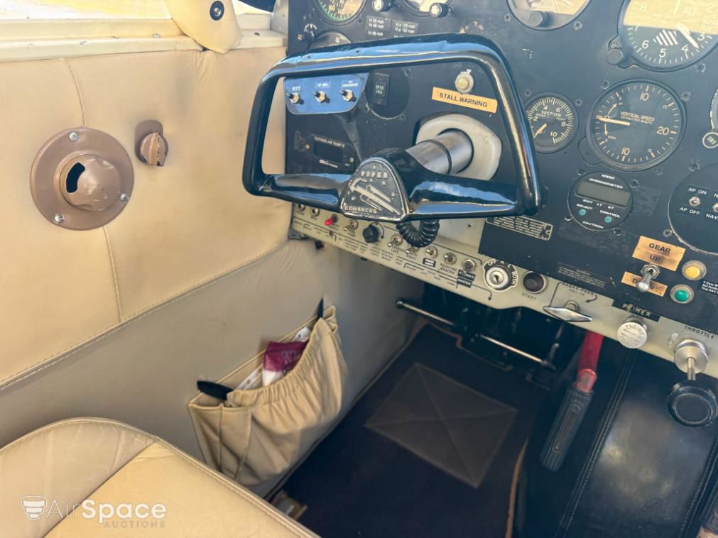 1960 Piper PA-24-250 Comanche - Interior