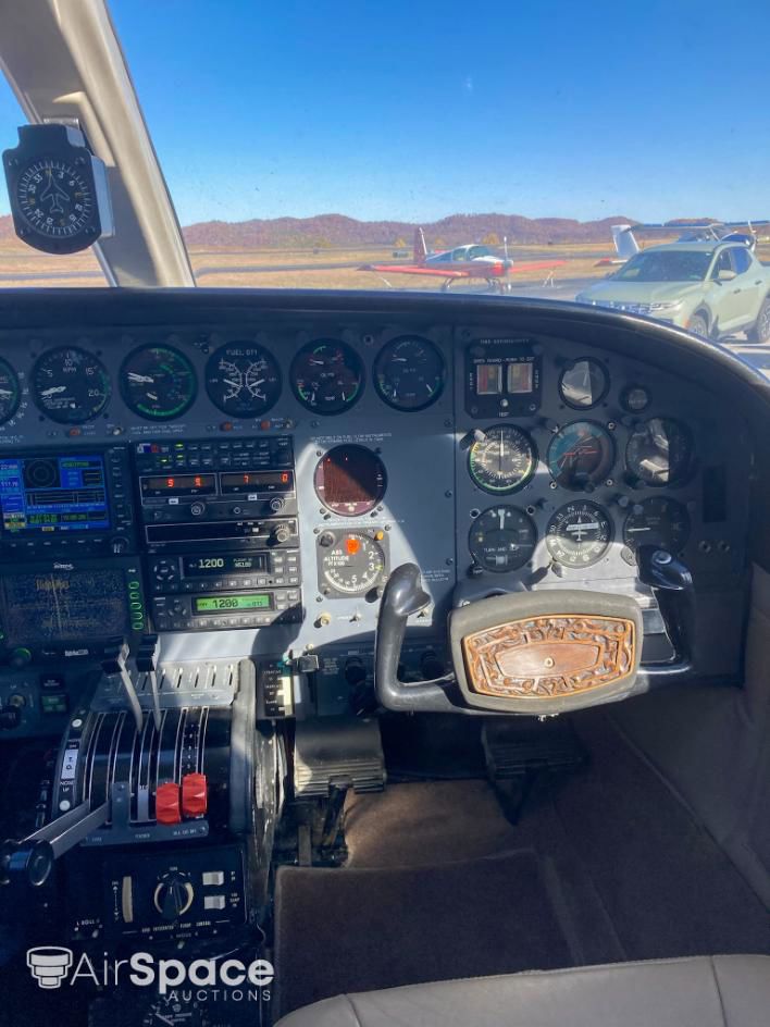 1973 Cessna 421B Golden Eagle/ Executive Commuter - Interior