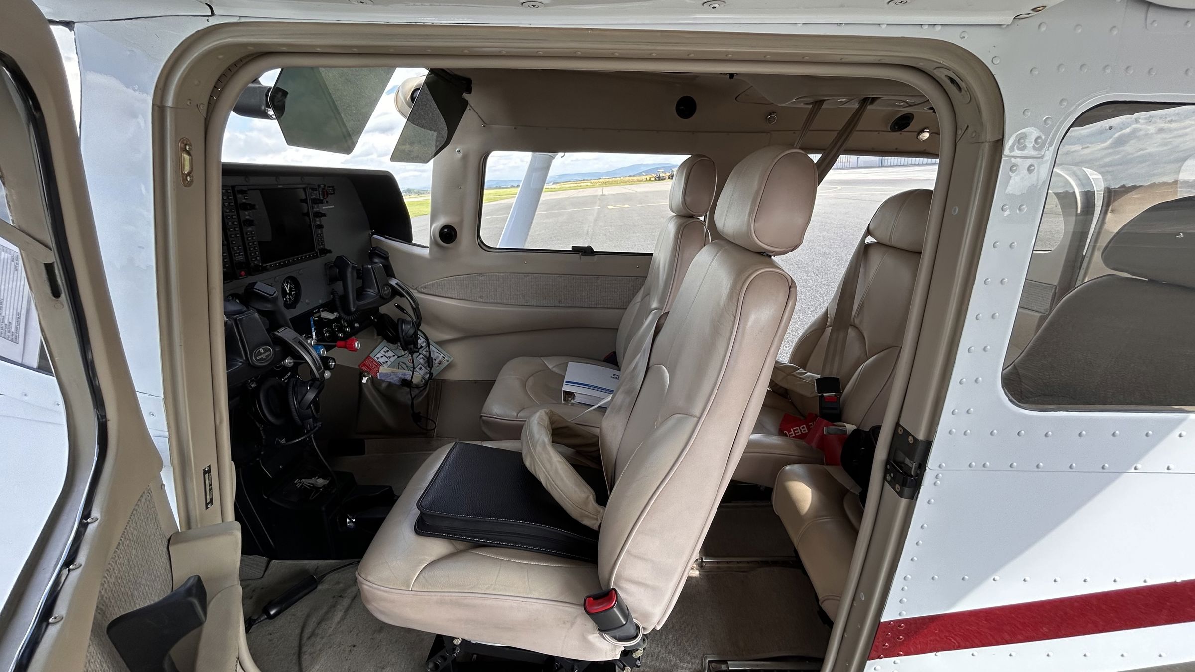 2009 Cessna 206H Super Skywagon - Interior