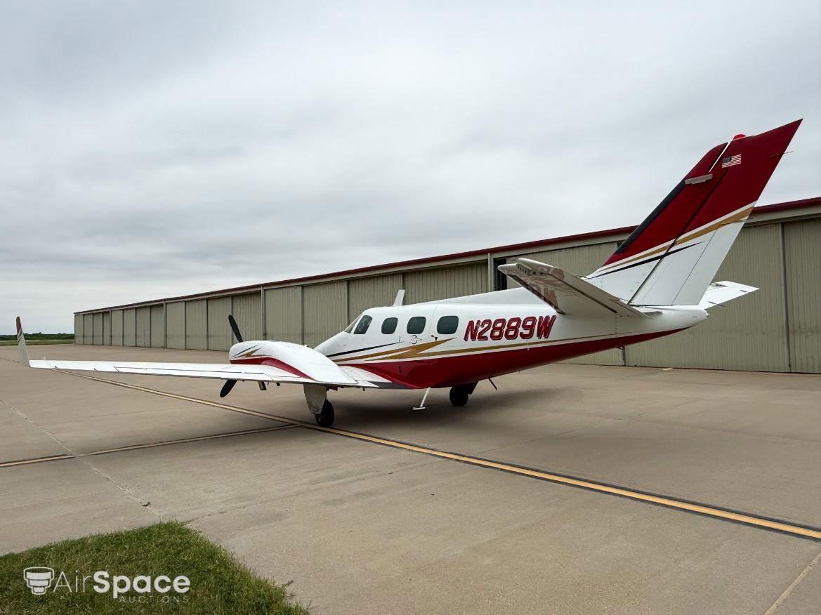1973 Beech 60 Duke - Exterior