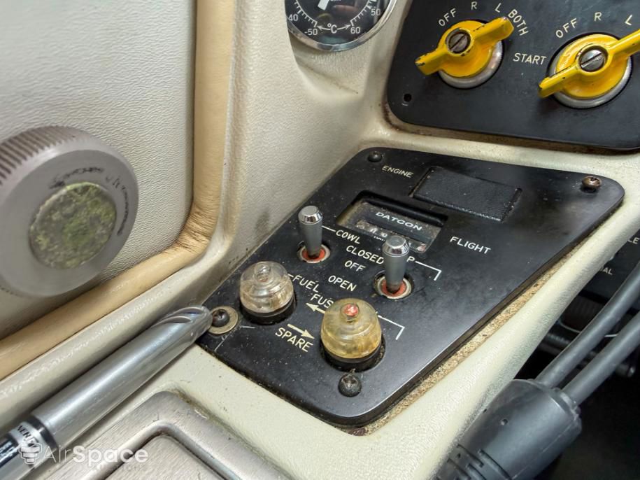 1973 Beech 60 Duke - Interior