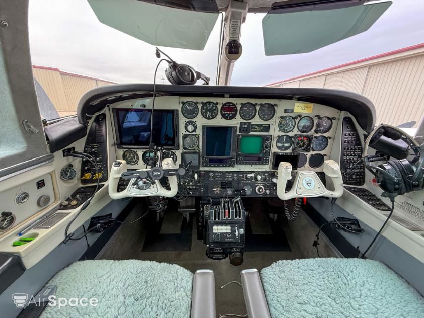 1973 Beech 60 Duke - Interior