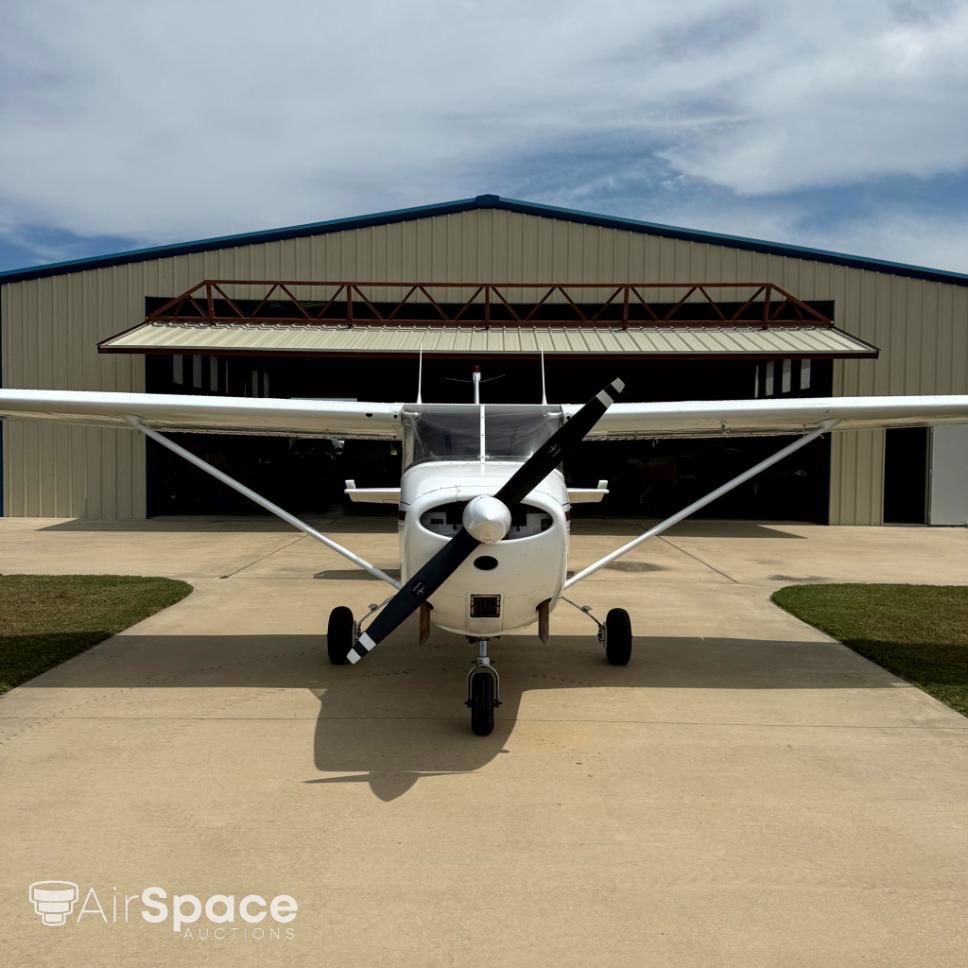 1962 Cessna 172C - Exterior