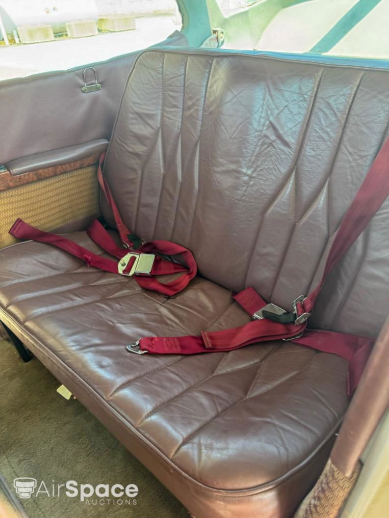 1985 Cessna 172P - Interior