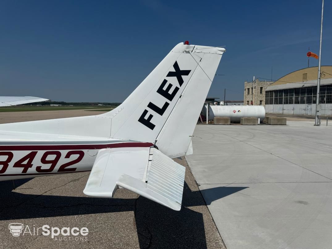1985 Cessna 172P - Exterior