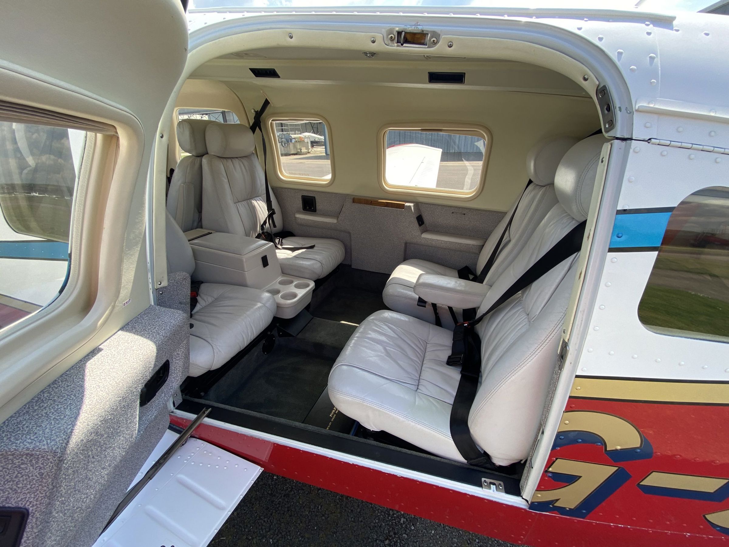 2003 Piper PA-32R-301T Saratoga 2 TC - Interior