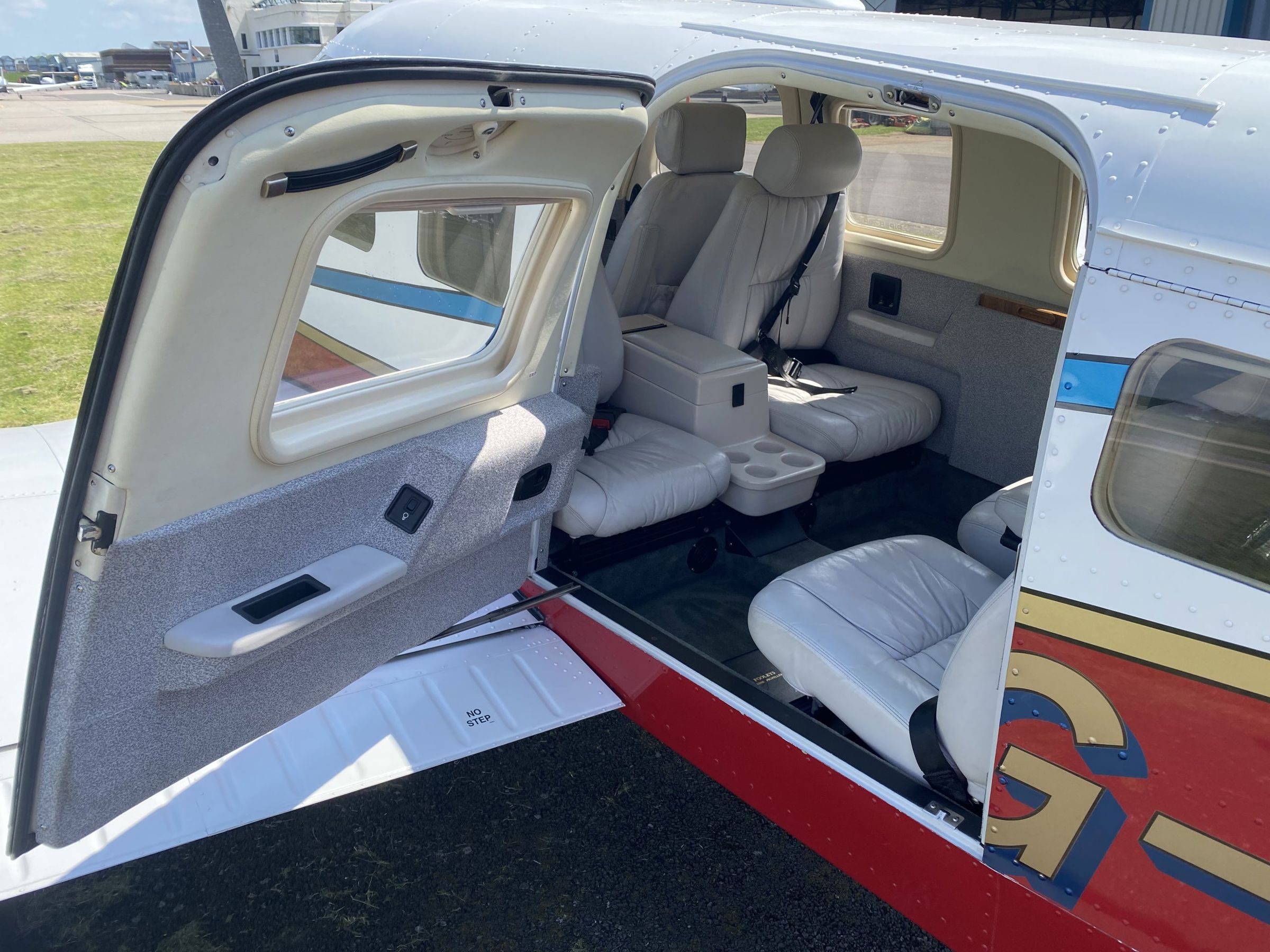 2003 Piper PA-32R-301T Saratoga 2 TC - Interior