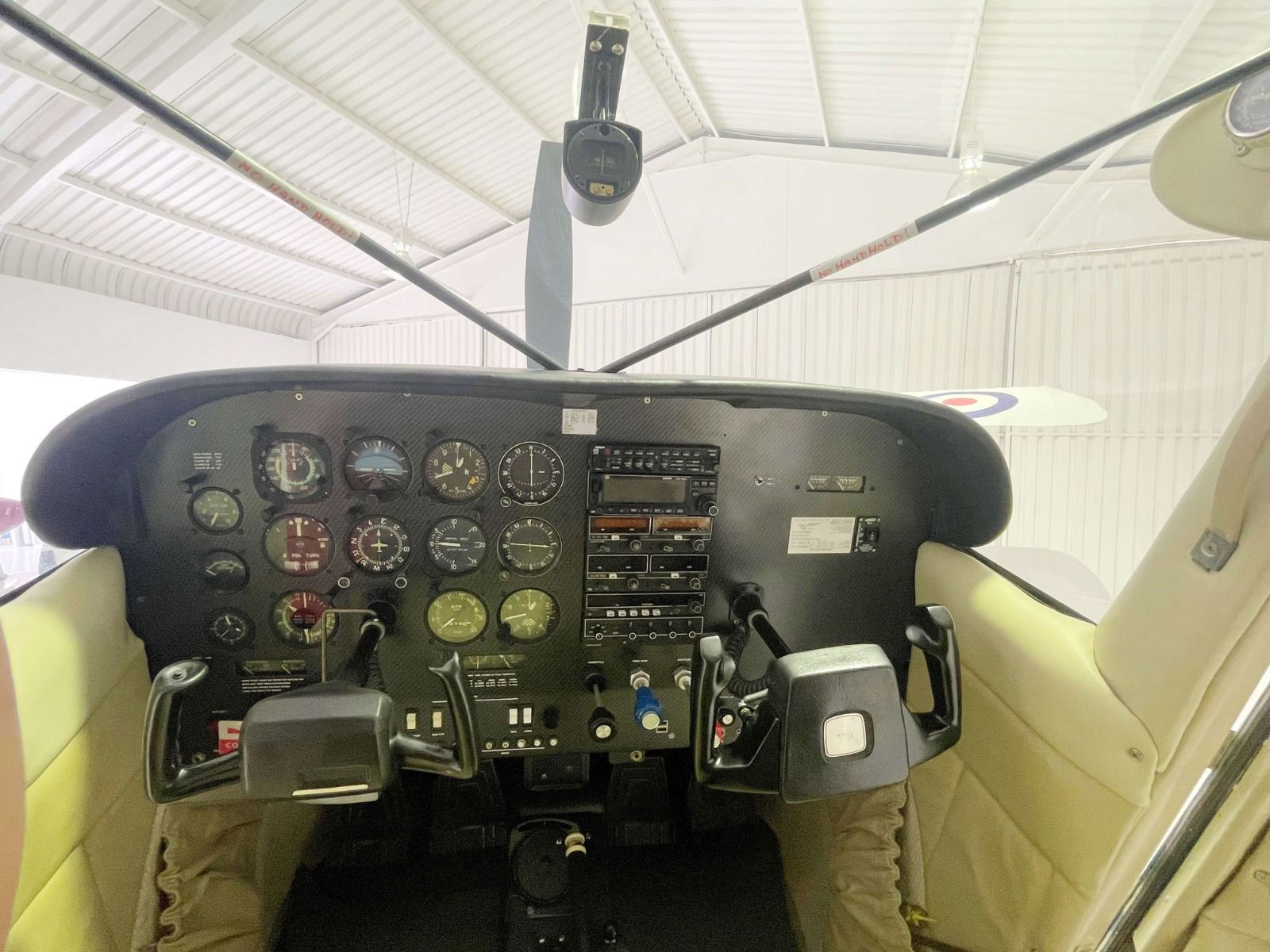 1980 Cessna A185F Skywagon - Interior
