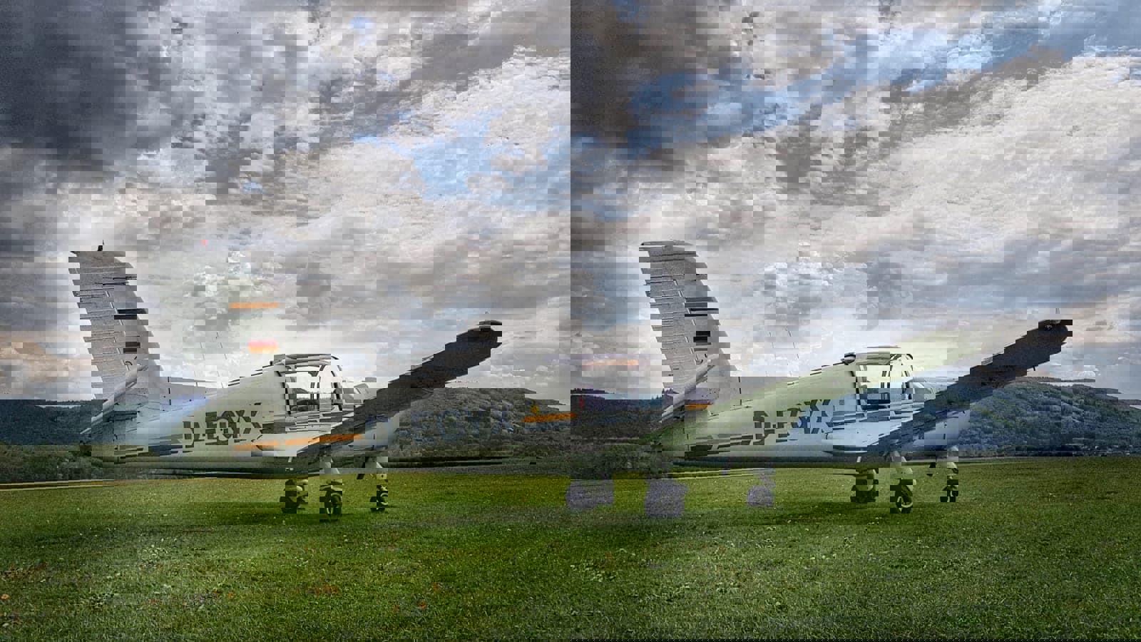 1966 Socata MS.893 Rallye Commodore - Exterior