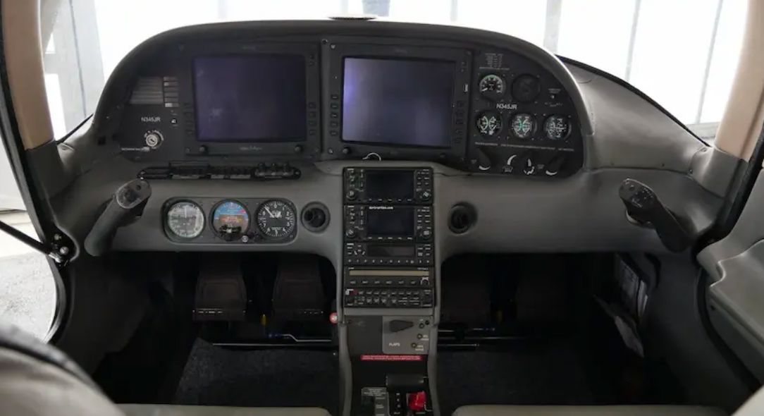 2003 Cirrus SR22 G2 - Interior