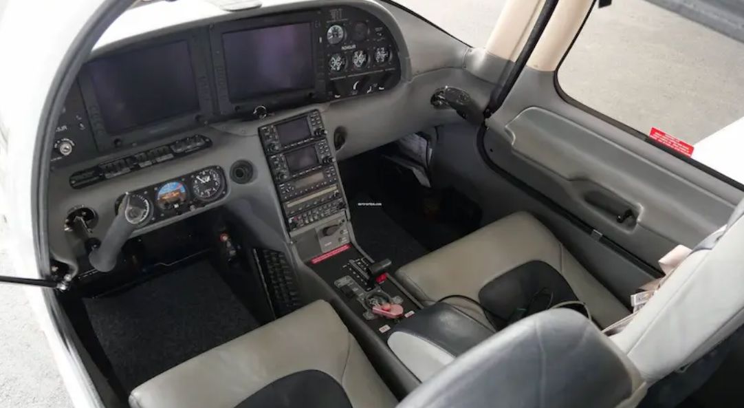 2003 Cirrus SR22 G2 - Interior