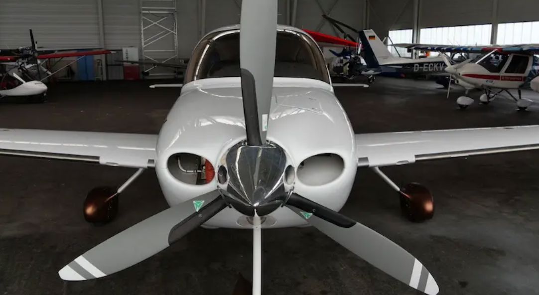 2003 Cirrus SR22 G2 - Exterior