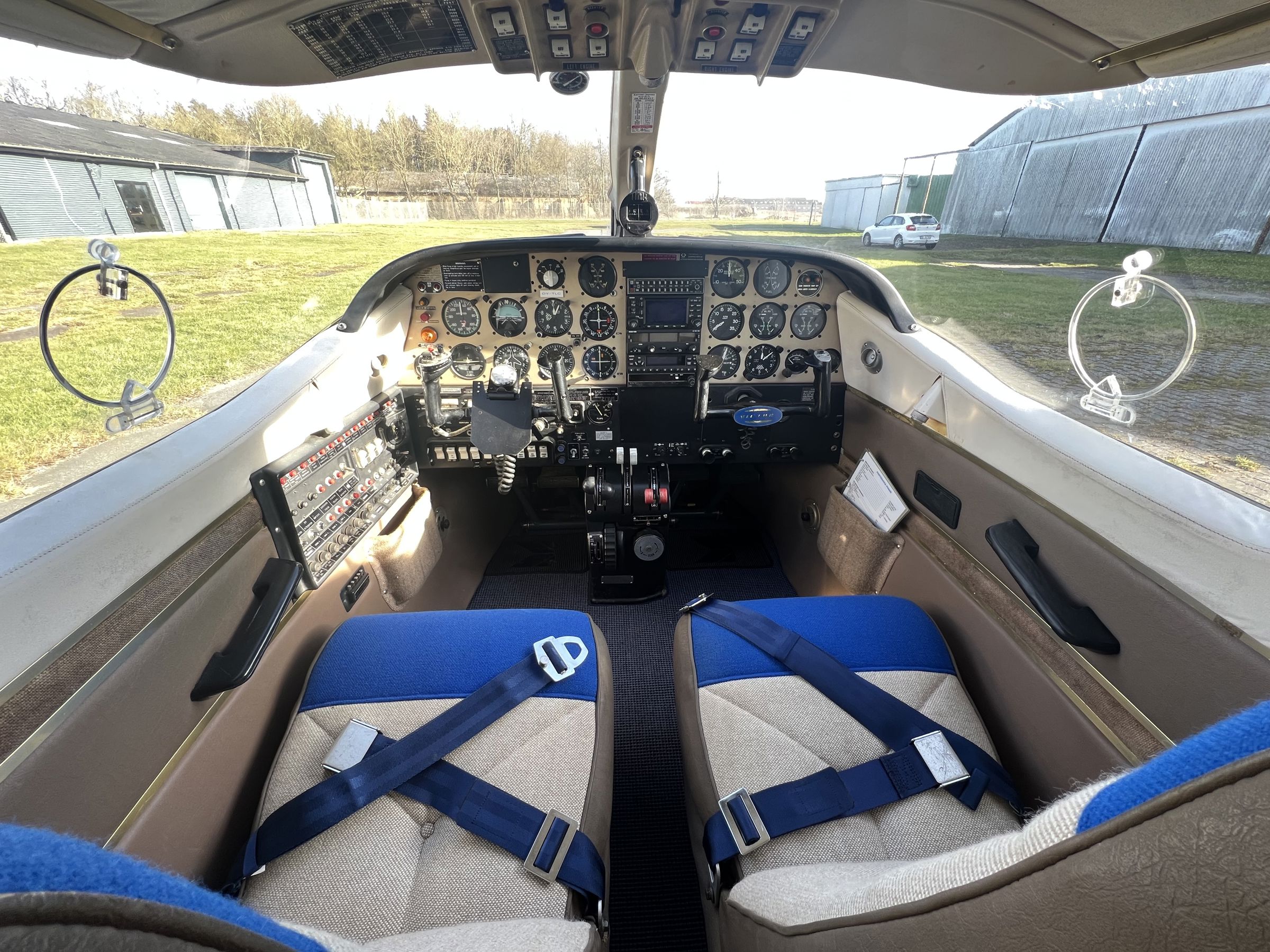 1978 Vulcanair P-68 - Interior