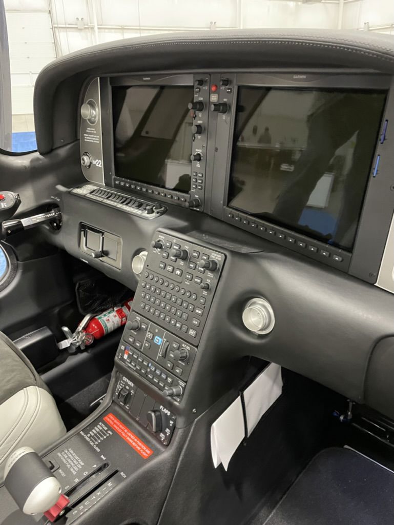 2022 Cirrus SR22 G6 - Interior