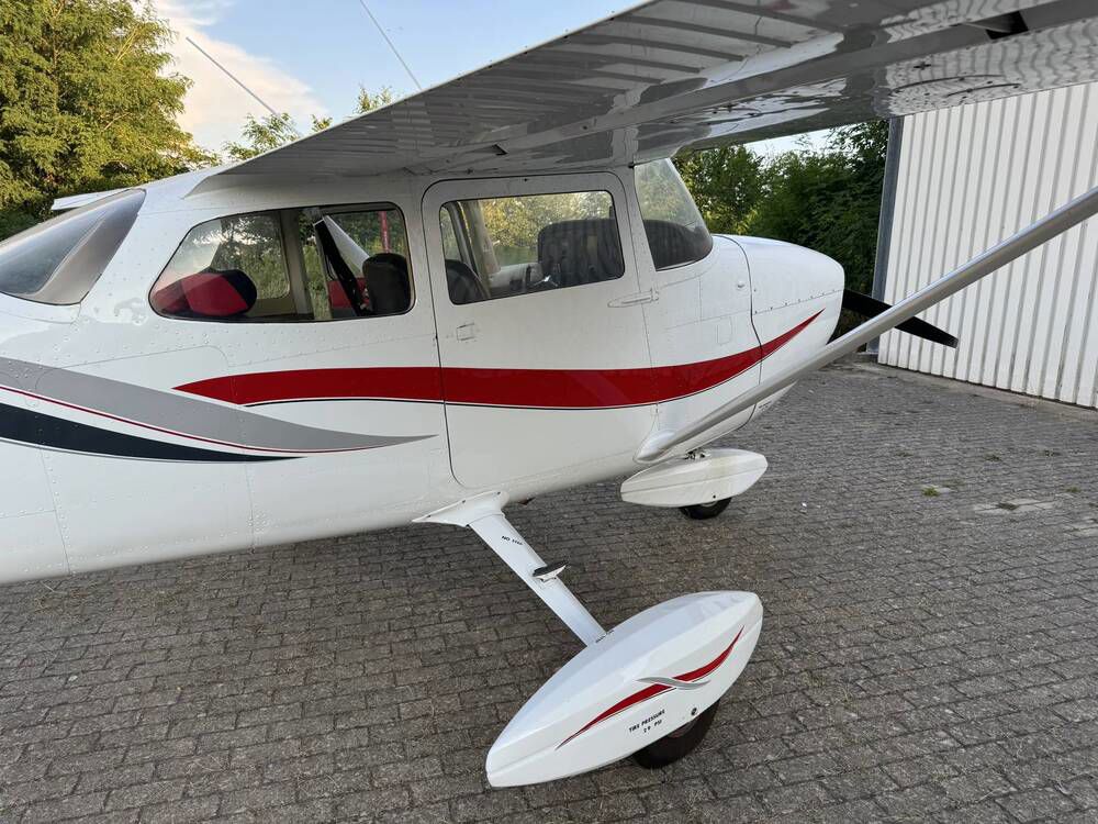 1970 Cessna 172K - Exterior