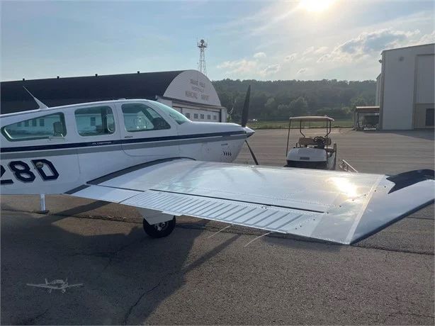 1991 Beechcraft F33A Bonanza - Exterior