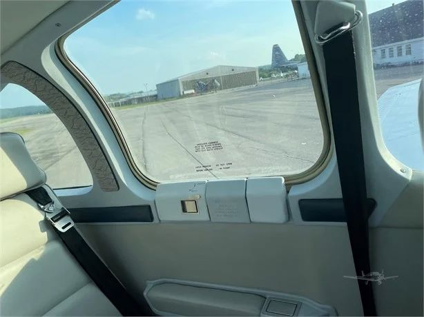1991 Beechcraft F33A Bonanza - Interior