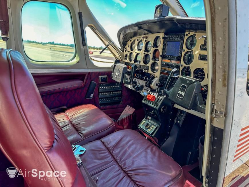 1972 Cessna 337G Super Skymaster - Interior