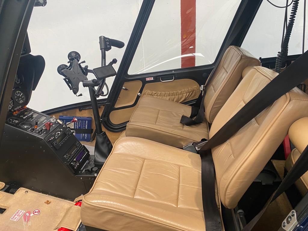 2005 Robinson R44 Clipper II - Interior