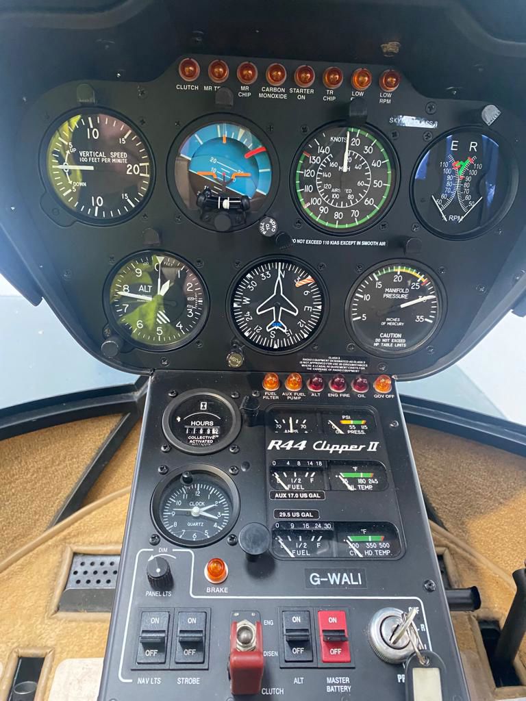 2005 Robinson R44 Clipper II - Interior