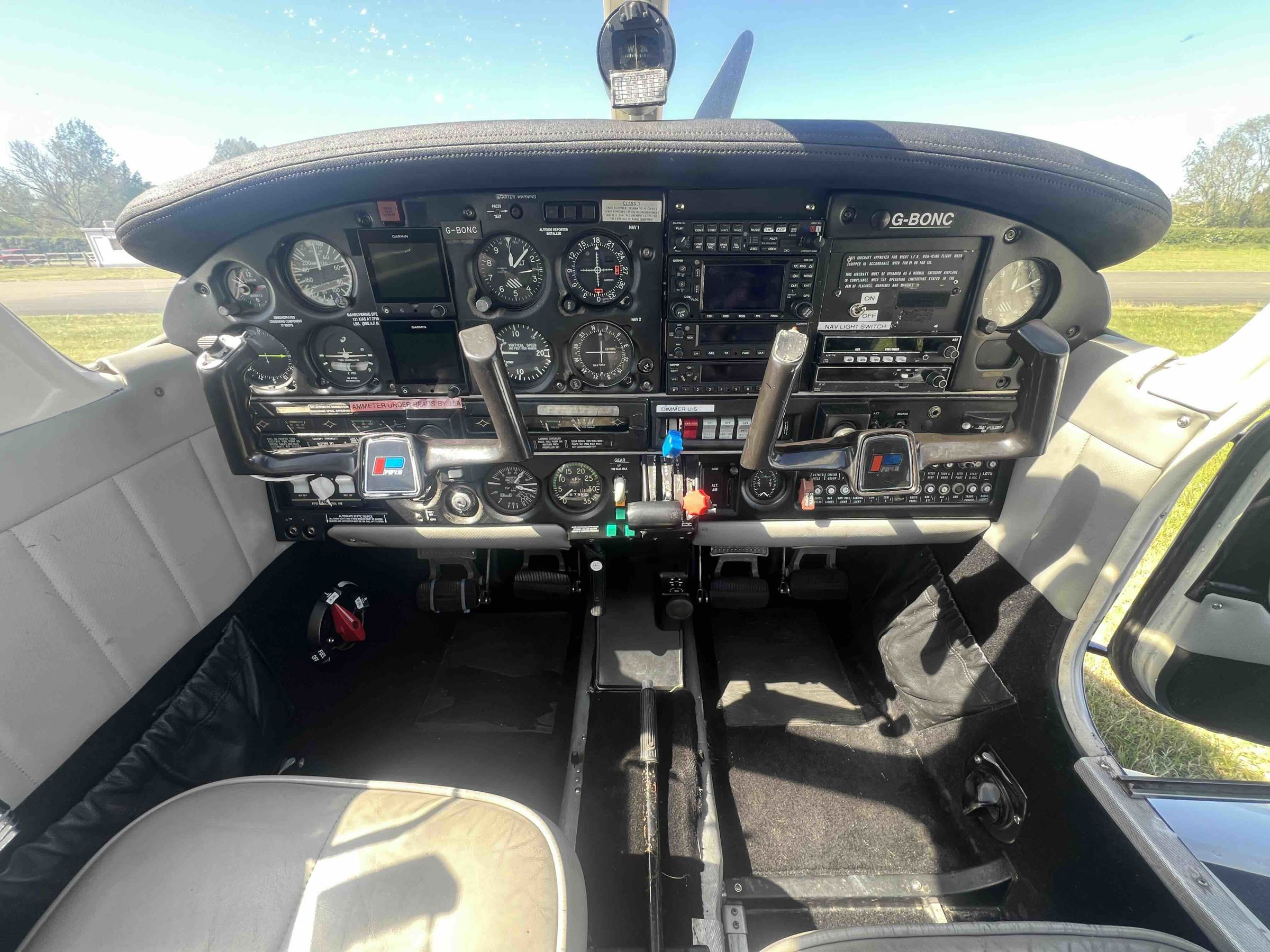1979 Piper PA-28RT-201 Arrow IV - Interior