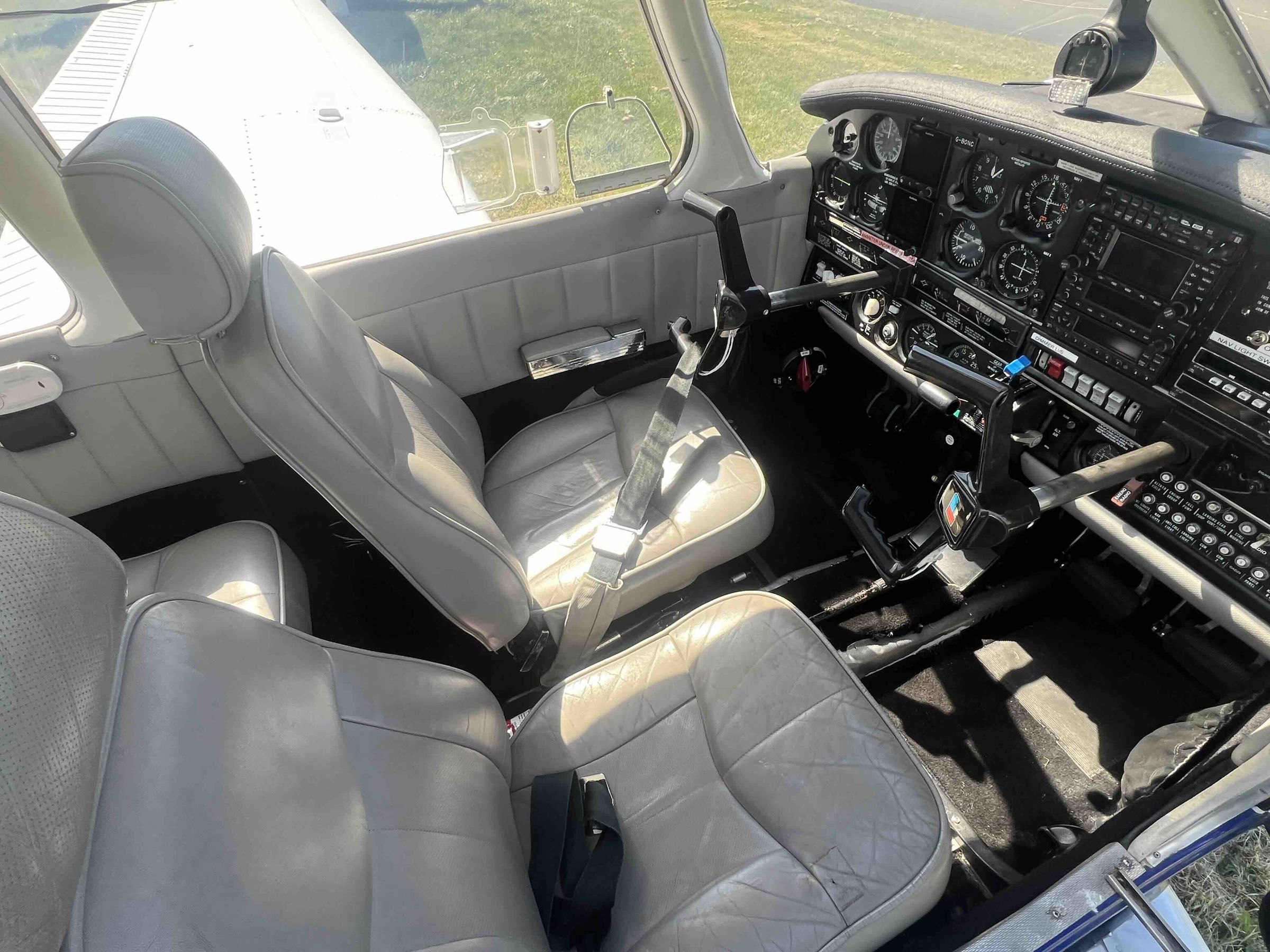 1979 Piper PA-28RT-201 Arrow IV - Interior