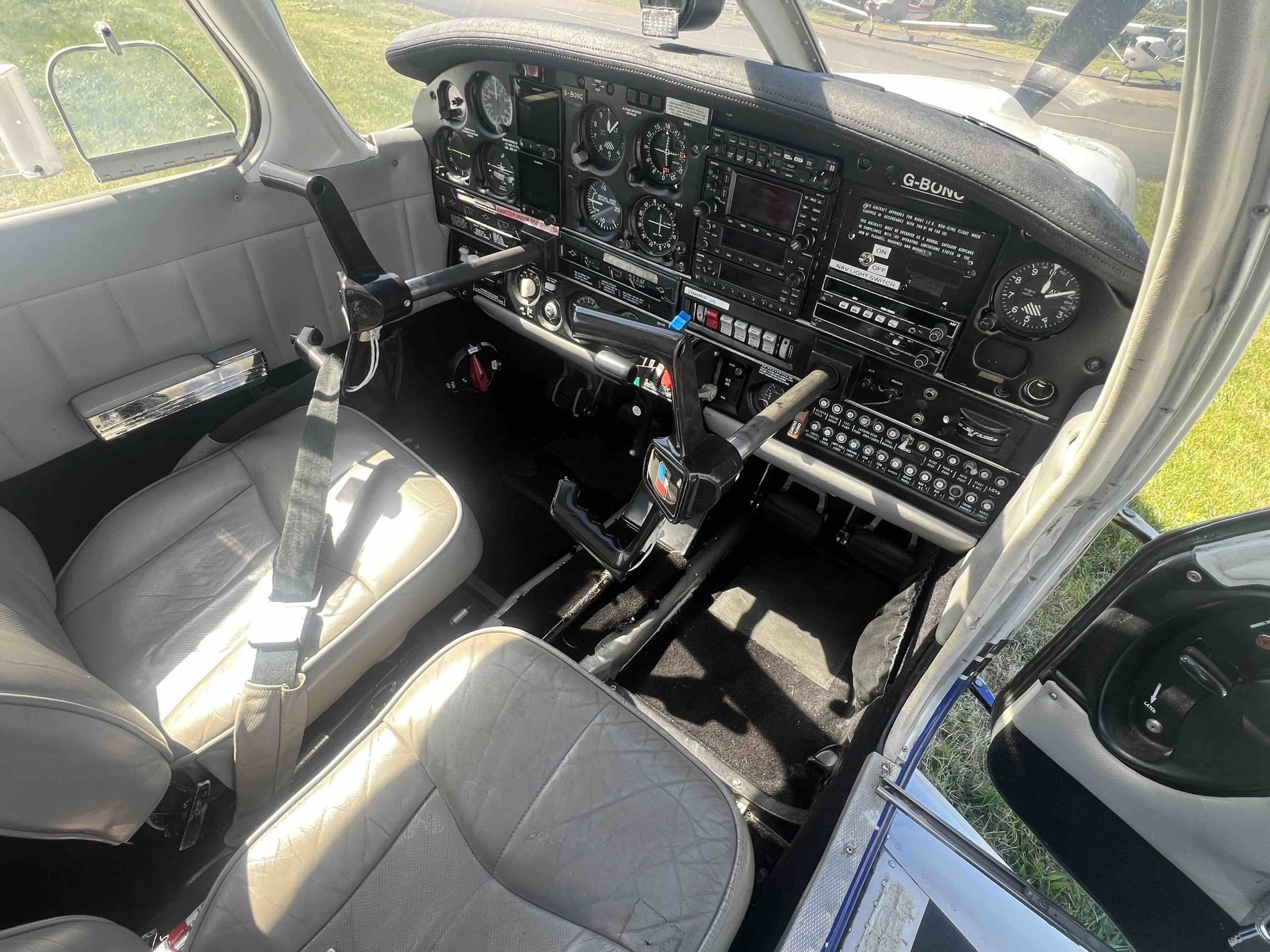 1979 Piper PA-28RT-201 Arrow IV - Interior